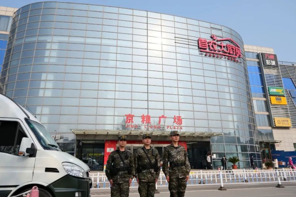 67万家灯火下的夏日图景,北京武警为您守护