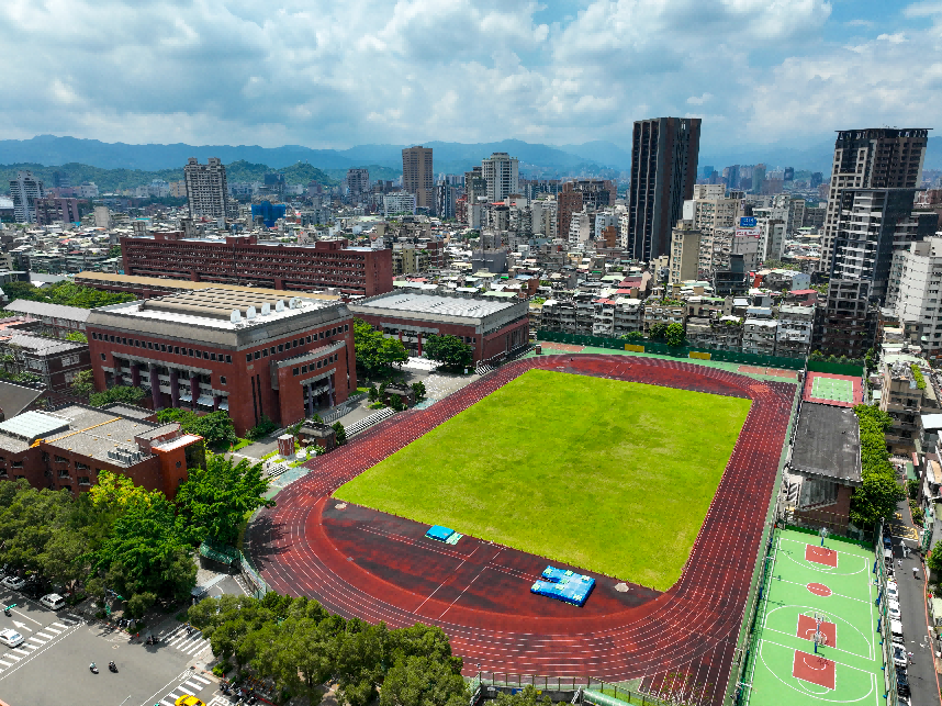 台媒：台湾师范大学女足教练被曝强迫队员“抽血换学分”，当事人被解职，校方发声