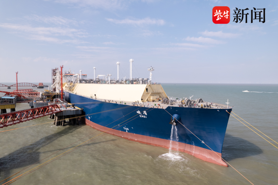 峨眉号lng船顺利气试如东洋口港实现从接进到输出功能突破
