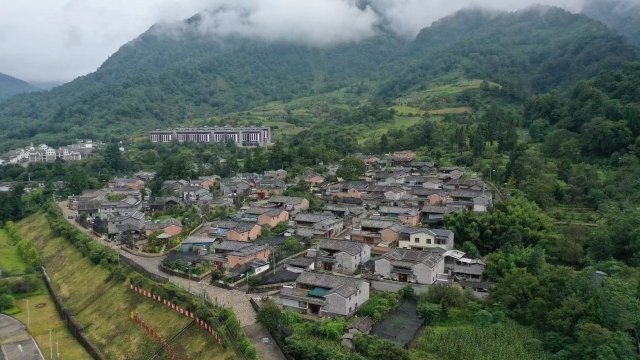 网络普法行·云南站"主题采访活动走进腾冲市猴桥镇猴桥村国门新村
