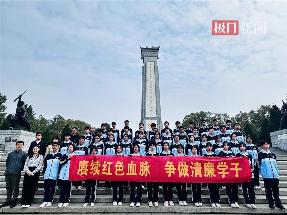 开展清明祭扫活动,黄陂六中让思政教育在湖北"红"中活起来