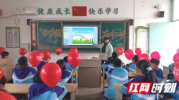 湘阴县左宗棠学校开学首日聚焦安全教育,将安全教育作为开学第一课.
