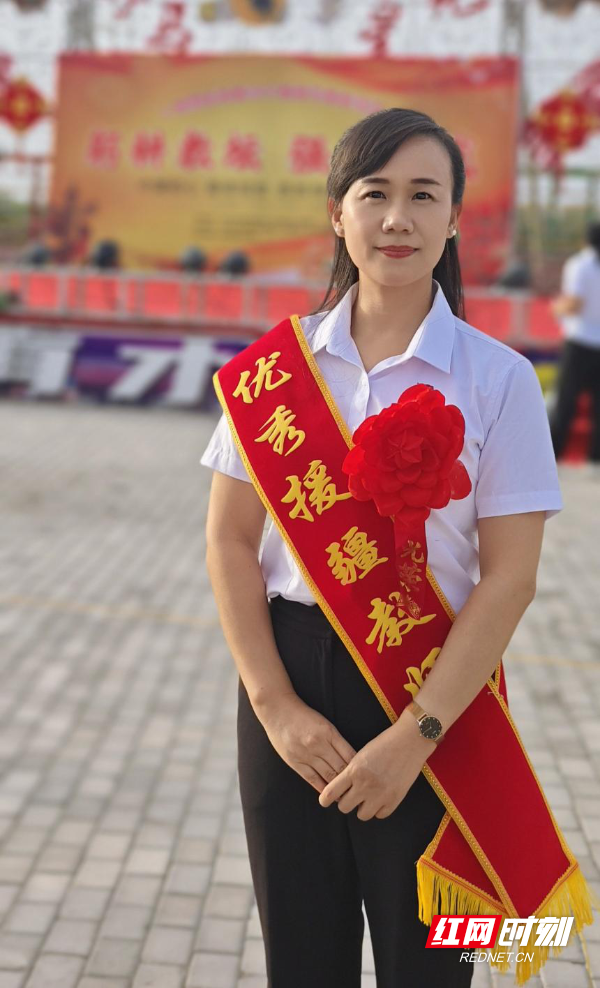 高级教师,郴州市第三十二中学教师,郴州市市级骨干教师,郴州市苏仙区