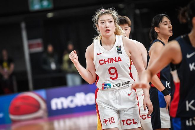 至于中国女篮外线核心李梦则是继续位列球员榜第四位,她在对阵韩国