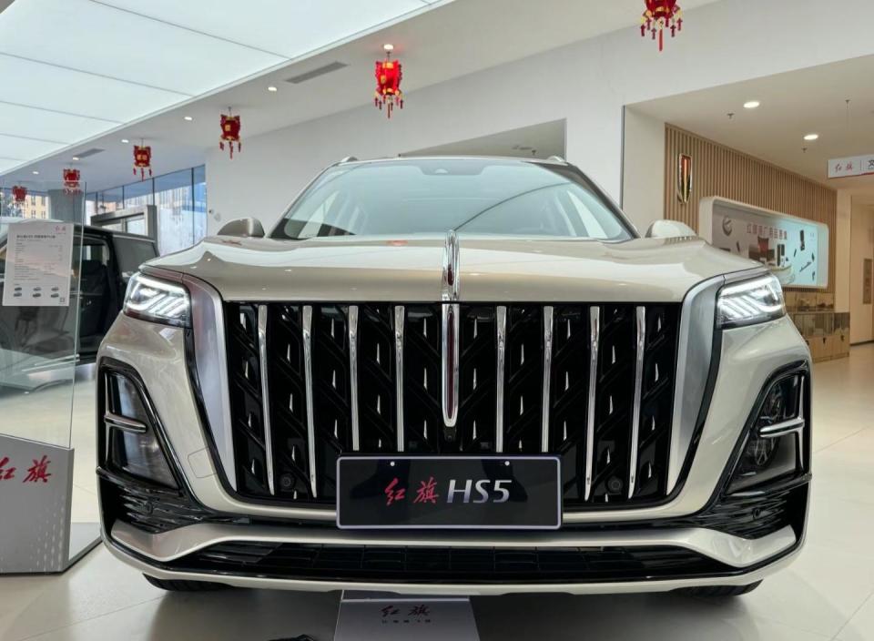 时尚大气的销量支柱,红旗hs5实车图发布_腾讯新闻