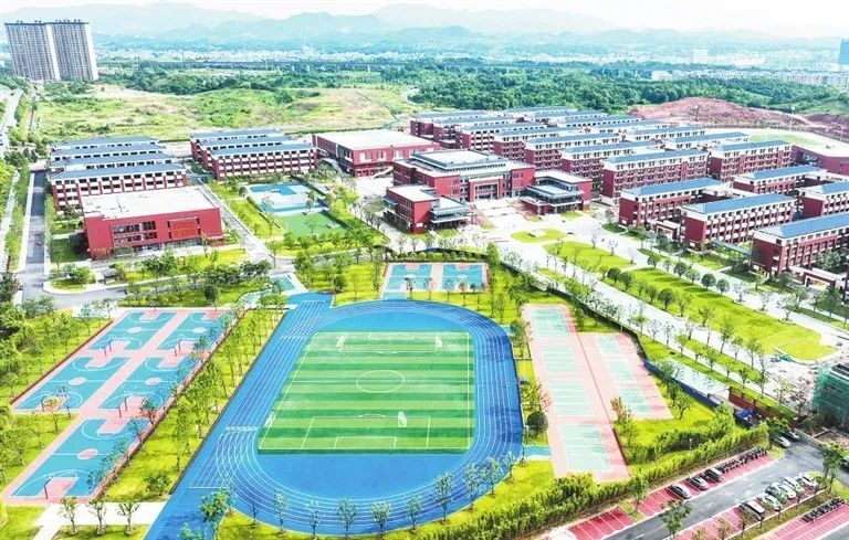 杨博表示,近年来,萍乡经开区推进了翠湖学校建设,老旧小区改造等一