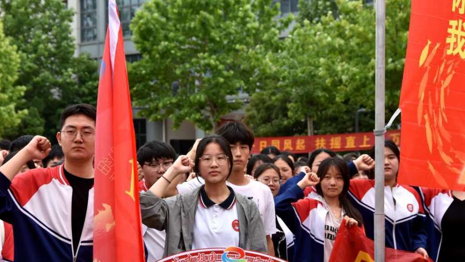 击掌送祝福,胶州二中学子青春逐梦,轻装上阵
