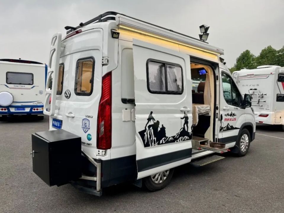 【二手房车】22年11月大通卫航v90b型房车