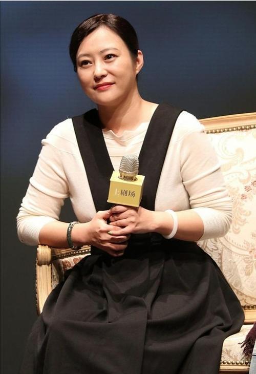 48岁林志玲晒素颜自拍,脸色红润姿态微妙,网友:像个小媳妇_腾讯新闻