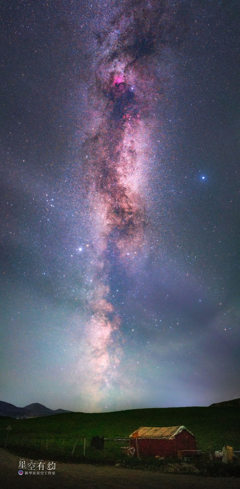 星空摄影师黄钰尧2022年7月5日在新疆喀拉峻景区拍摄的"银河落九天".