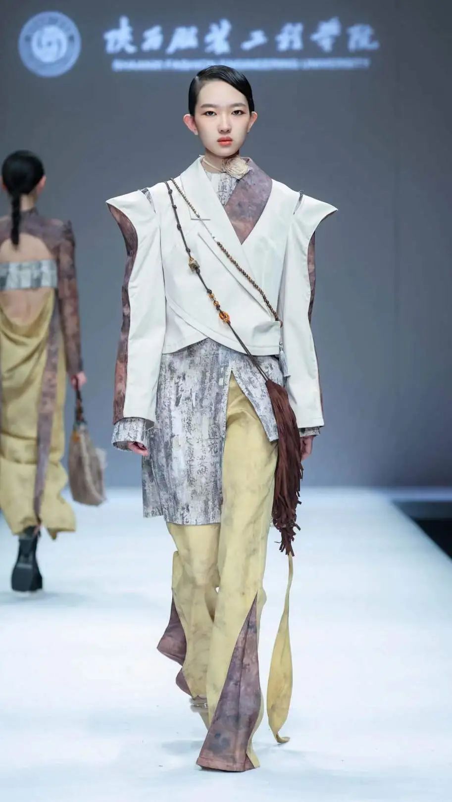 毕业设计|陕西服装工程学院:丝路·向欣生_腾讯新闻