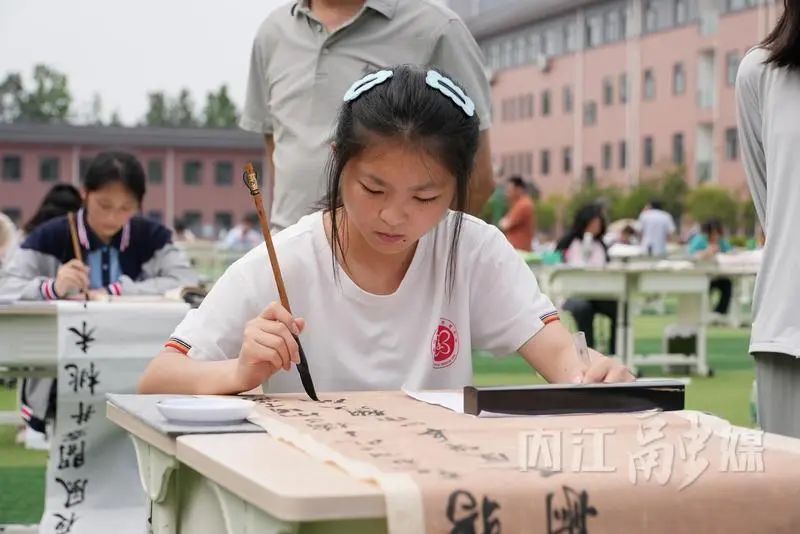 来自凤翔中学的罗胡蕊荣获一等奖.
