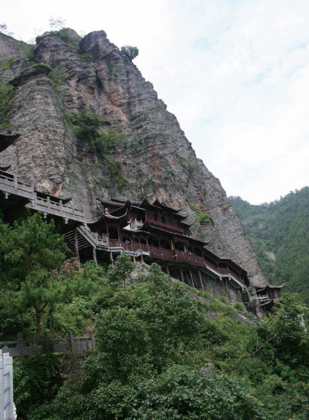 恆山懸空寺最新公告明日起實施新政策原來中國的懸空之寺還有很多