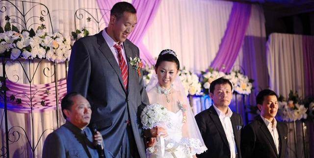 看好这对身高相差49厘米的情侣,加上孙明明的篮球事业一直处于低谷期