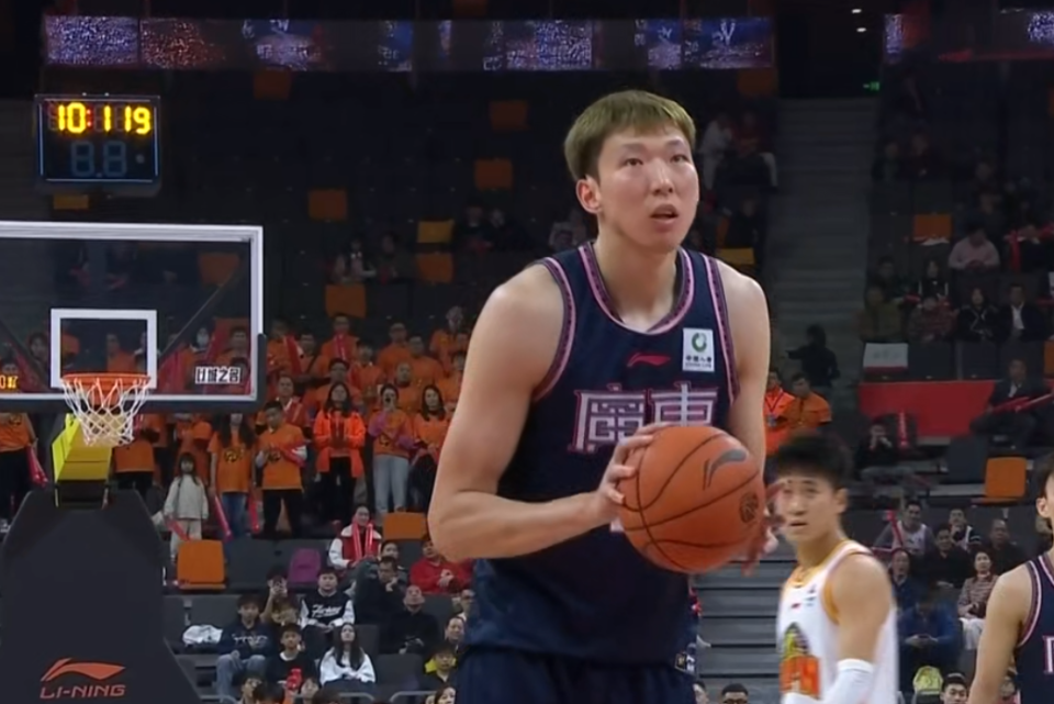 cba,周琦接受采访,回应了与莫兰德发生冲突