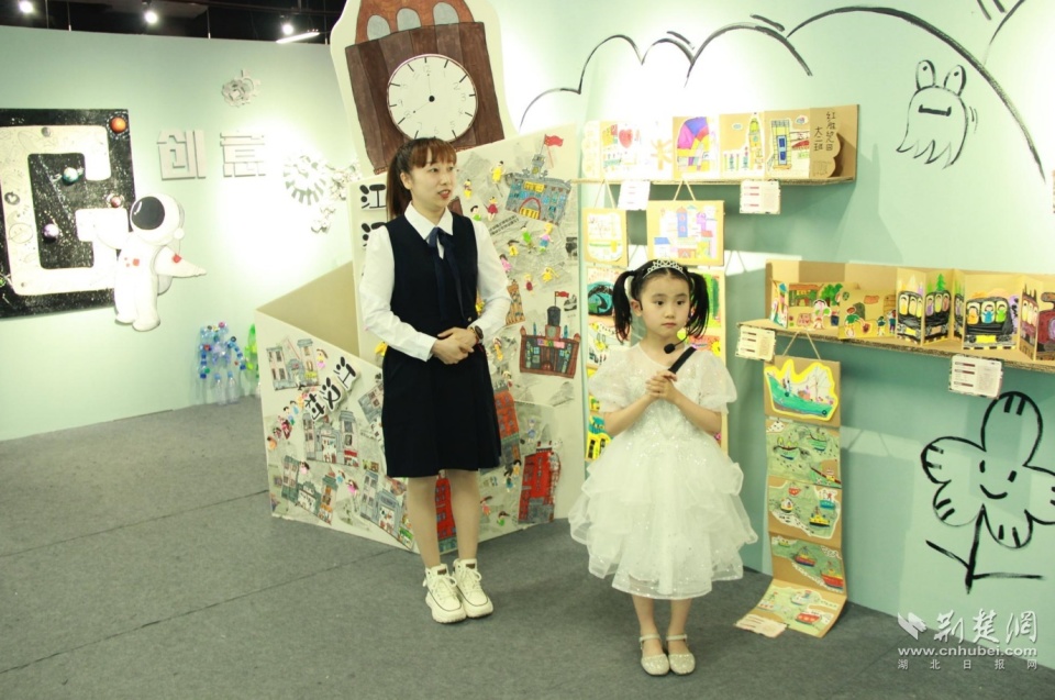 "童心·向未来"展厅.记者何鹏 摄"童心·向未来"展厅.