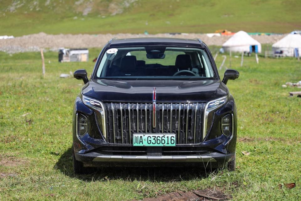 整体风格相当的传统,红旗hs7 phev实车赏析