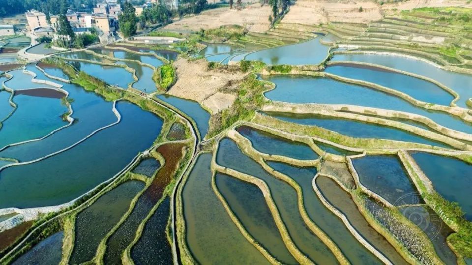 《人与自然》(组照)08姜南(辽宁鞍山)▲《花样河流》08华丕虹