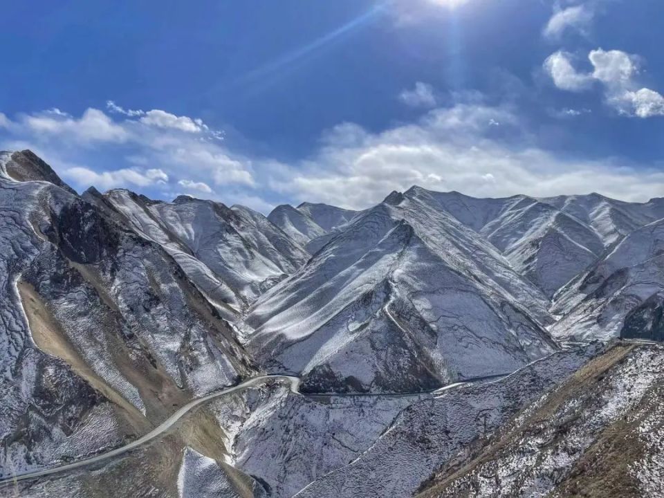 美如天堂的地狱级公路,串联起中国两大风光霸主!