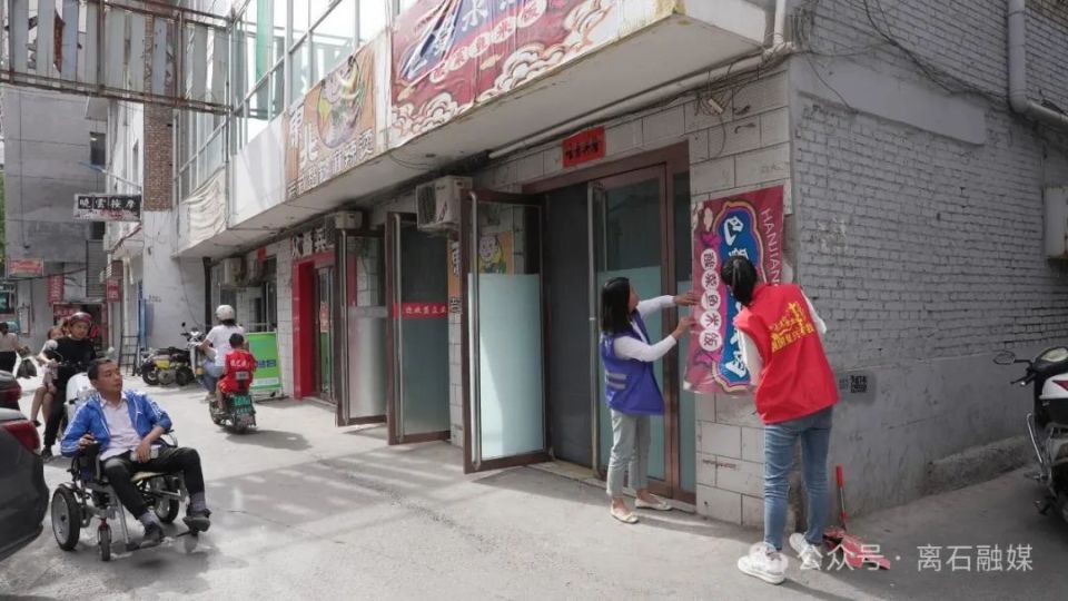 通过加大力度改善城乡结合部整体风貌,整治违规