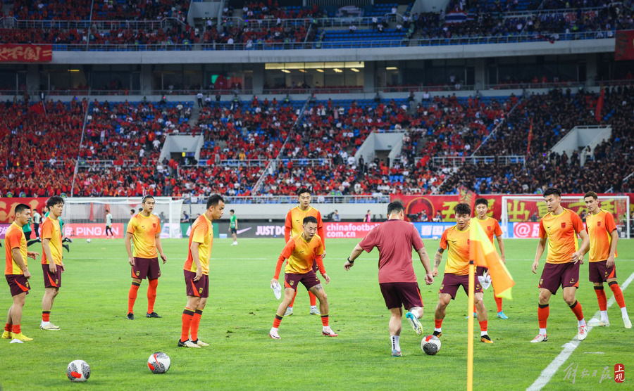 国足战平泰国队,悬念留给下一场