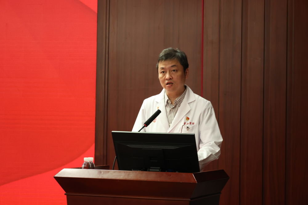 副院长伍蓉,党委副书记兼纪委书记刘金也,党委副书记顾宇翔宣读2024