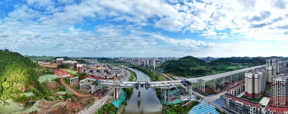 c视频成南高速扩容项目大英段重点工程郪江特大桥预计下月底合龙