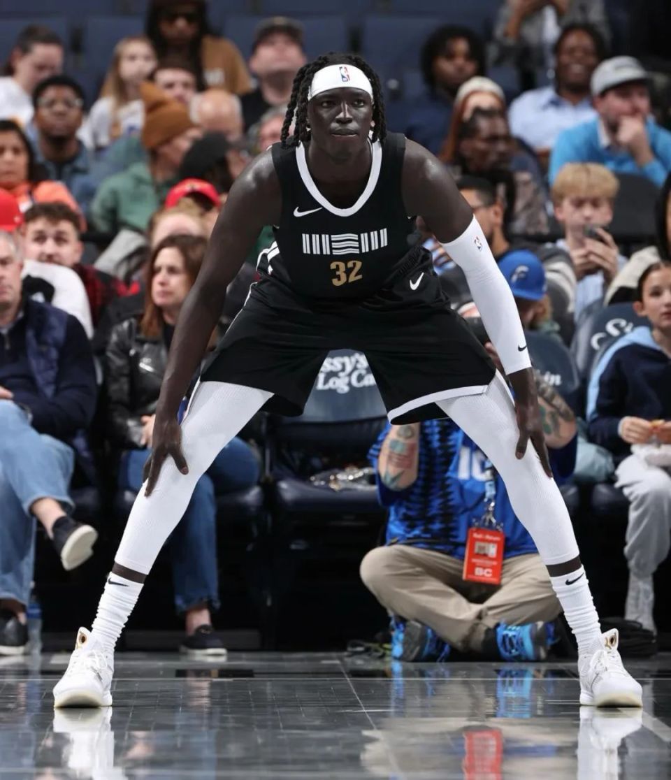 官宣加布里埃尔离开湖人加盟灰熊