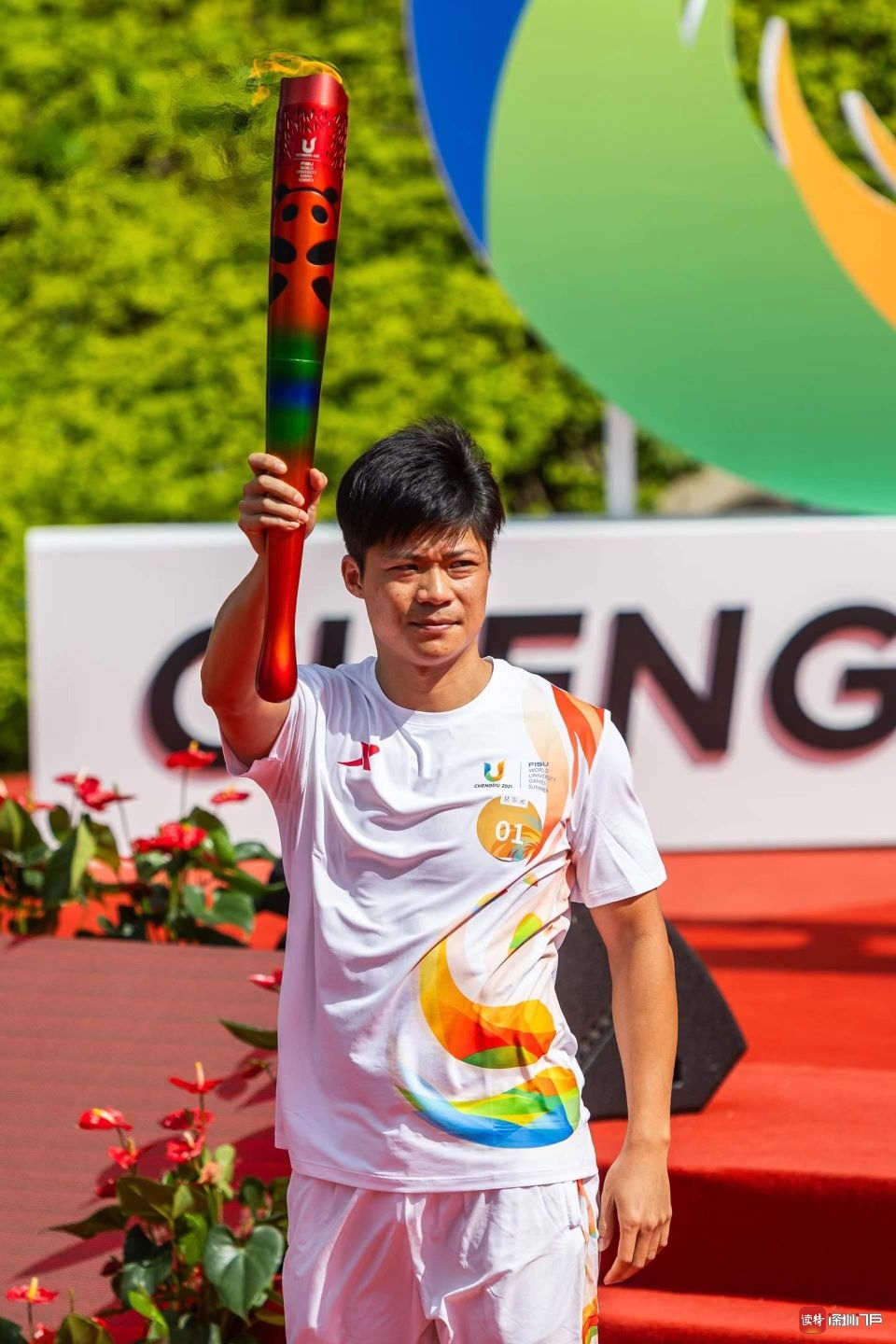 出任蓉火传递深圳站首棒火炬手苏炳添感慨年轻真好