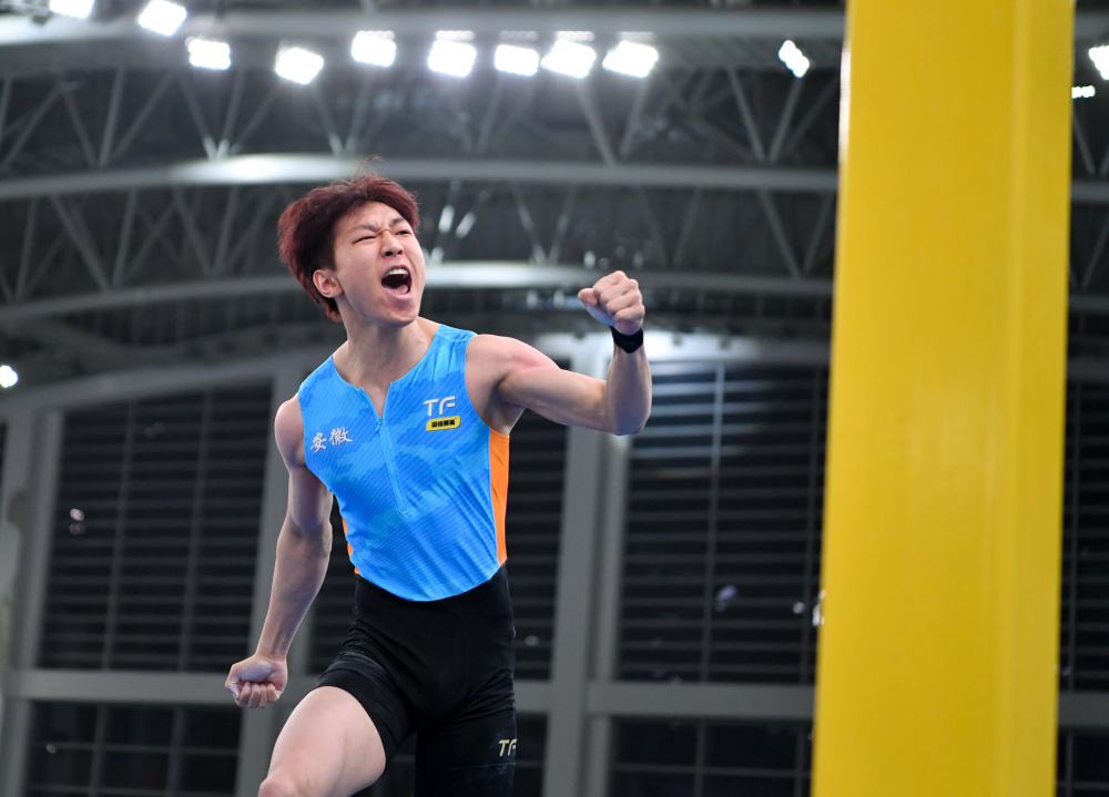 田径全国室内锦标赛钟涛获男子撑杆跳高冠军