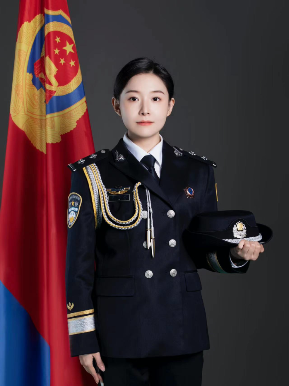 爱上阅读|警花李佳蕊:只要春天不死,就会有迎春的花朵年年岁岁开放!