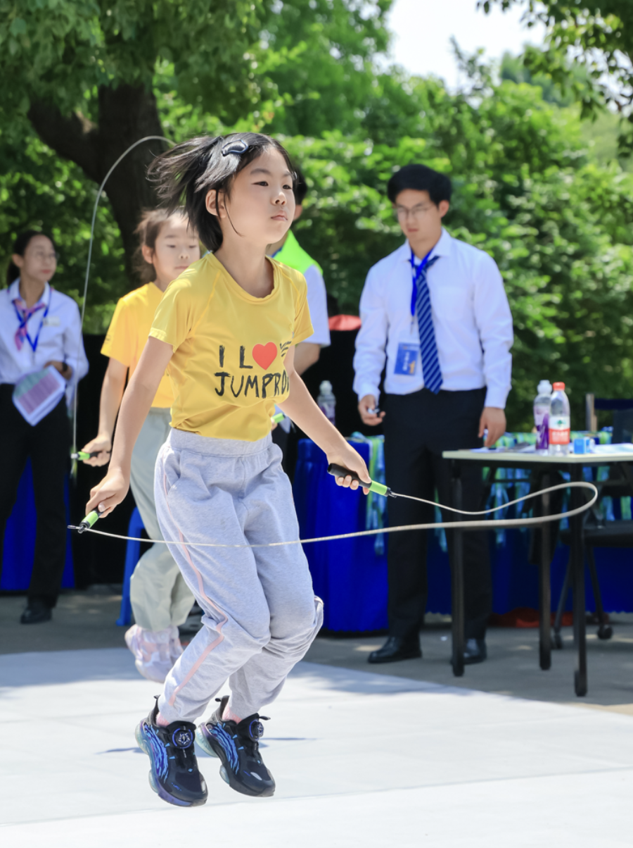 上海市民跳绳节开幕,以"绳"为媒融合运动健身和趣味互动