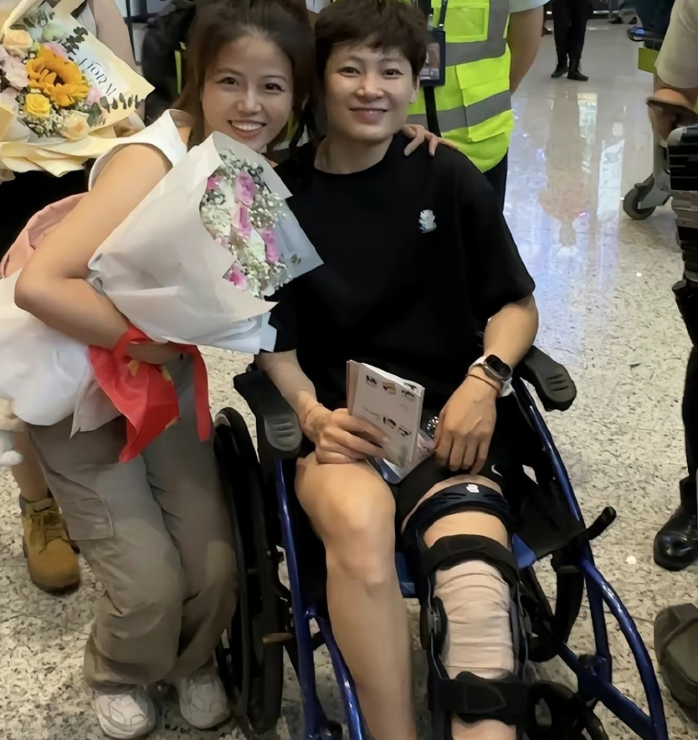 杨舒予推姐姐杨力维轮椅现身,李梦韩旭回wnba报到