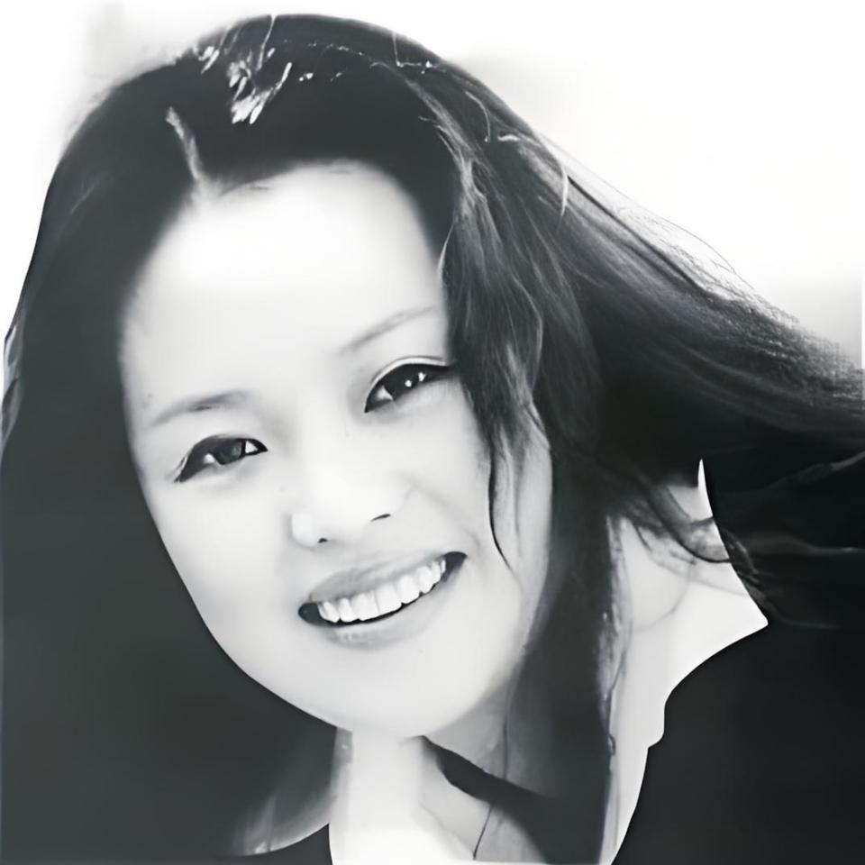 也是一个颇有音乐才华的歌手,曾是高晓松的前女友,分手后,汪峰认识并