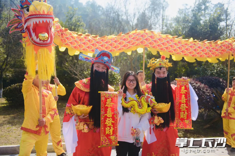 文登宋村回龙山庙会图片