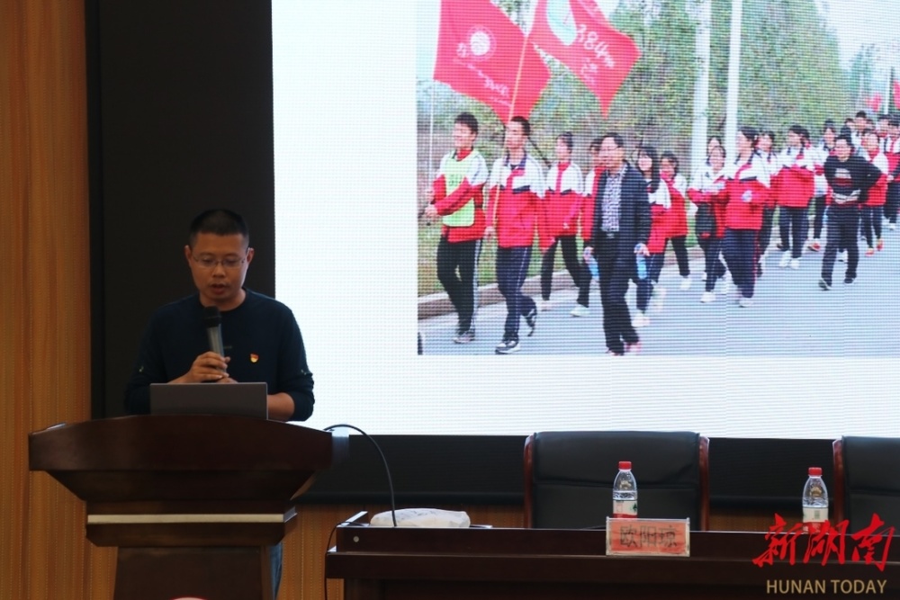 随后,茶陵二中在报告厅与株洲市三中开展德育工作交流,茶陵二中校长