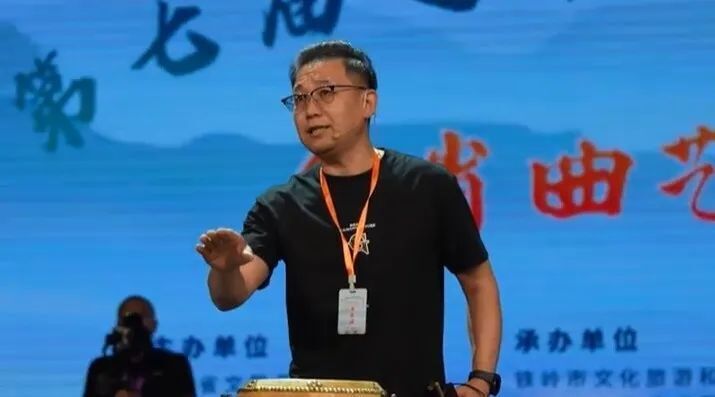 除了节目编排的内在保障铁岭大剧院提供的硬件支撑也同样为两天演出得