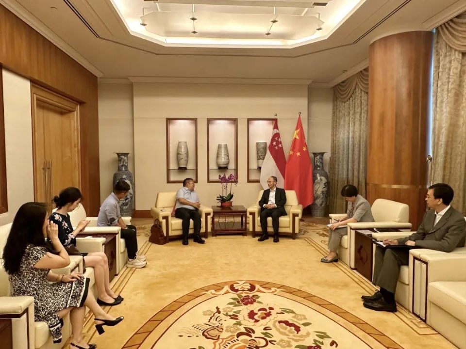 盘古智库调研团队与万国数据创始人陈怡琳,新中商贸科技文教交流协会