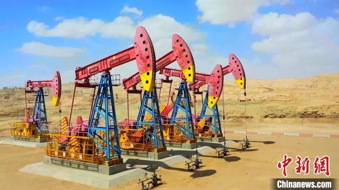 青海油田清洁能源替代化石能源开采原油每日可替代40电量