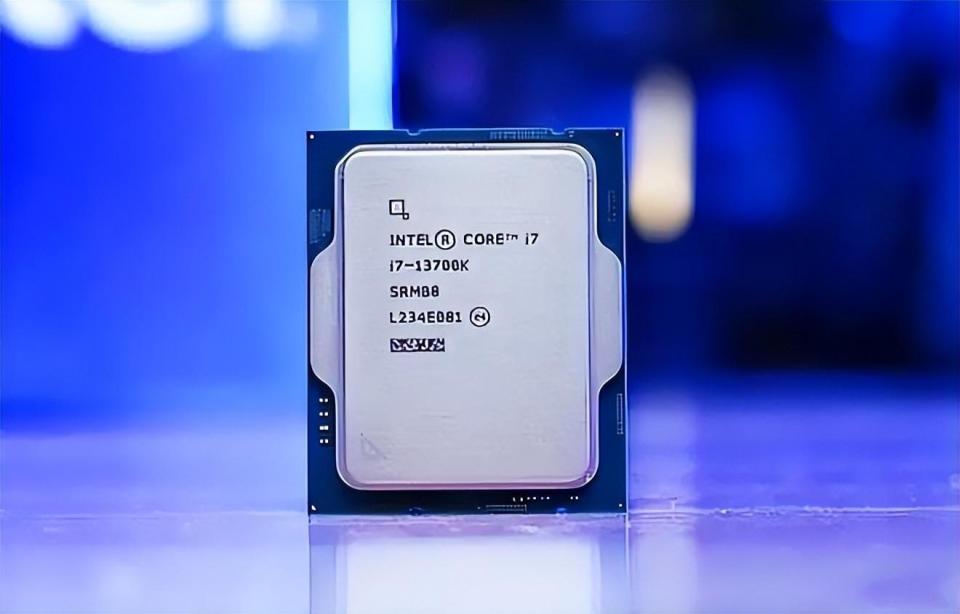 好消息！Core i7-13700K海外价格降至250美元，比首发价低40