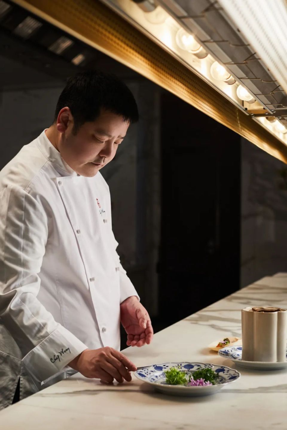 当时从台州临海来到上海,有着十多年酒店管理经验的宁波人翁拥军,就