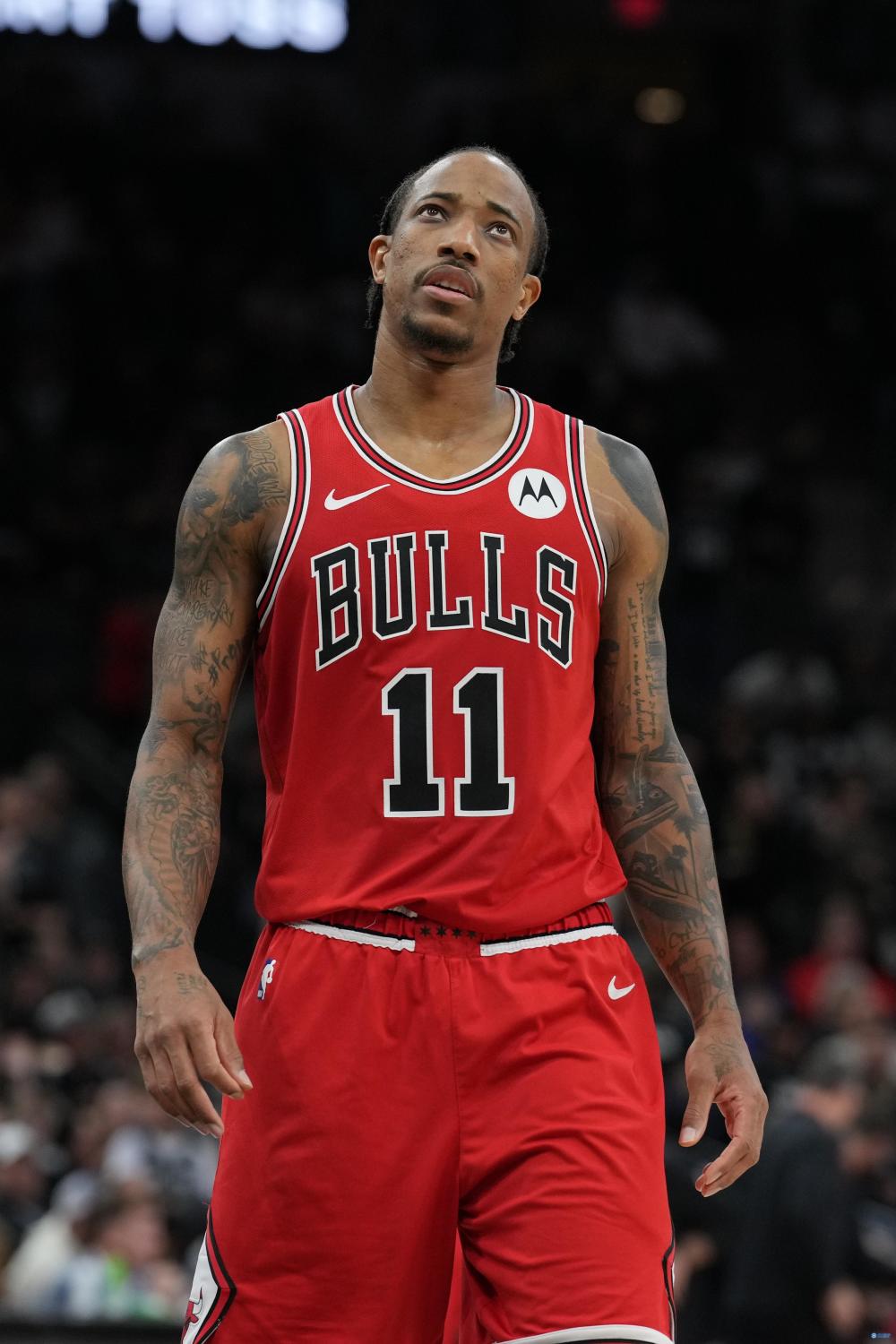 德罗赞24中11拿到28分4篮板4助攻