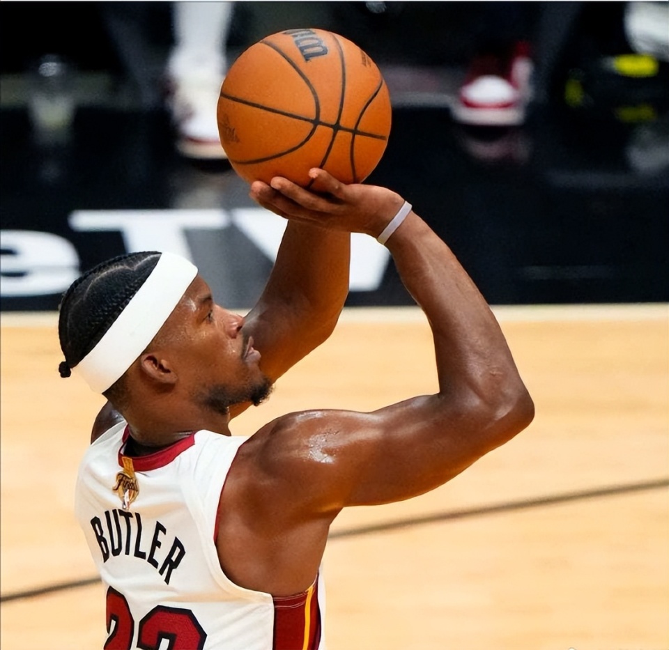 巴特勒吐槽油价太贵:给我的布加迪加满油要145美元 这简直是抢劫!