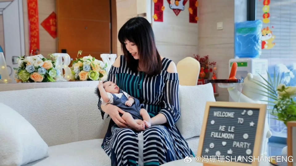 前女子高尔夫世界第一冯珊珊宣布喜讯!宝宝已经满月!