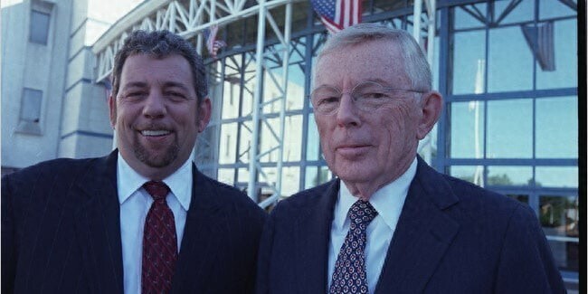 当年多兰3000万收购尼克斯，如今出售值多少钱？网友：难以置信