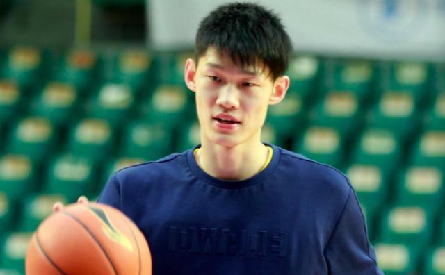 他为了赚钱养家放弃清华,力压赵继伟获得mvp,娶初恋生下双胞胎