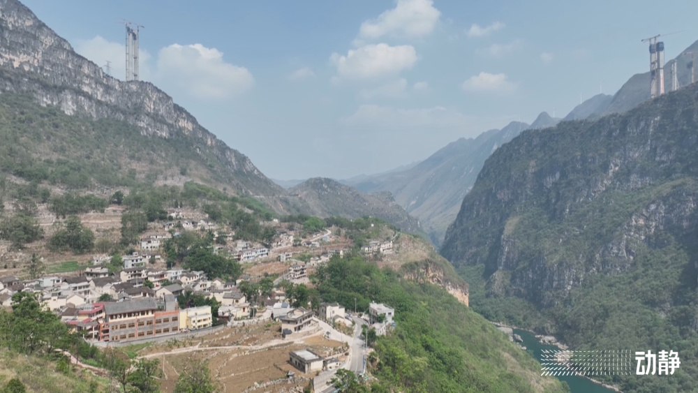 看着大桥一点点长大,安顺市关岭县花江镇五里村村委会副主任廖天贵有