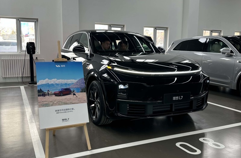 作为理想汽车推出首款5座产品,定位豪华中大型suv的理想l7搭载增程式