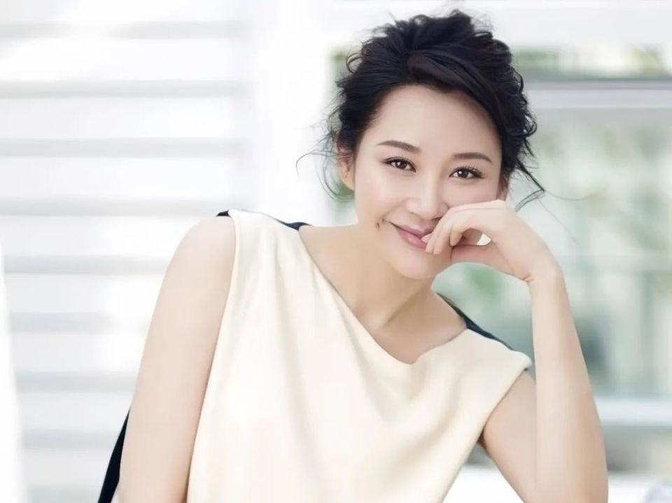 55岁的许晴风韵犹存老少通吃至今未婚真是越老越有感觉