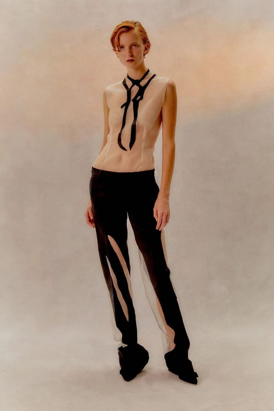 透明薄纱上寥寥几笔就成一件美丽时装,素描一般太破次元壁啦!